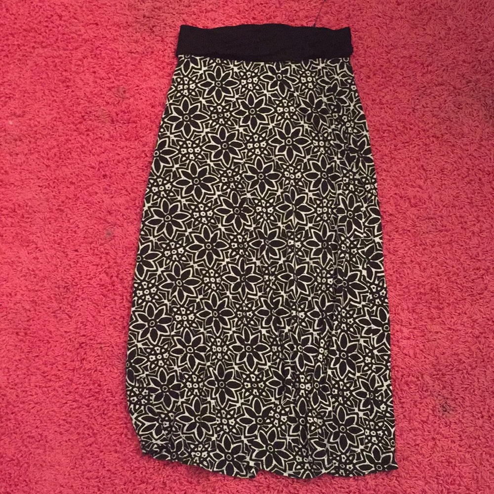 Ankle long black and white patterned skirt! Used